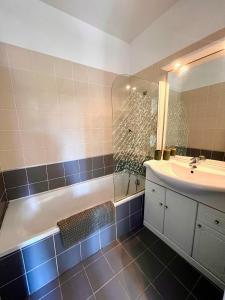 Superbe appartement vue mer proche de la plage avec piscine