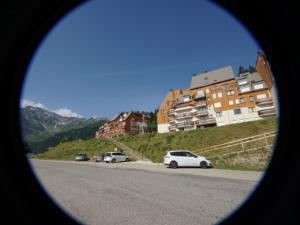 Studio cabine cosy avec balcon, 400m des pistes, casier à skis, proche commerces et remontées mécaniques. - FR-1-557A-15