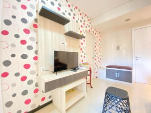 Cozy and Serene 2BR Apartment at Parahyangan Residence By Travelio