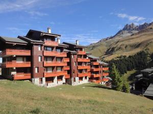 Joli 3 Pièces Mezzanine avec Cheminée - Internet Gratuit - 78 Pers. - FR-1-182-61