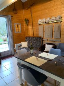 Chalets Chalet Les Ammonites 2 chambres en Franche Comte au calme dans la nature : photos des chambres