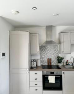 The Florist - 2 Parking Spaces! Close to Hospitals