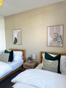 The Florist - 2 Parking Spaces! Close to Hospitals