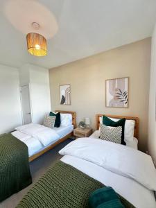 The Florist - 2 Parking Spaces! Close to Hospitals