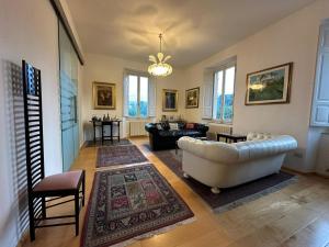 La casa di Perla, Affittacamere in famiglia