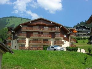 Appartements Charmant studio avec balcon, parking, et equipements cuisine pour 4 personnes a Chatel - FR-1-198-152 : Studio