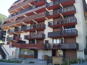 Appartements Studio renove proche des pistes avec terrasse et TV grand ecran - FR-1-165A-98 : Studio