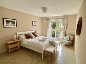 Villas VILLA LA LOUBIANE VI4428 By Riviera Holiday Homes : photos des chambres