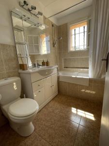 Villas VILLA LA LOUBIANE VI4428 By Riviera Holiday Homes : photos des chambres