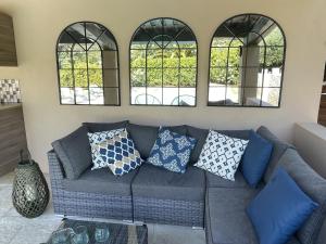 Villas VILLA LA LOUBIANE VI4428 By Riviera Holiday Homes : photos des chambres