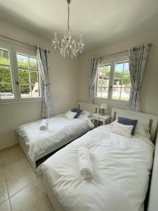 Villas VILLA LA LOUBIANE VI4428 By Riviera Holiday Homes : photos des chambres