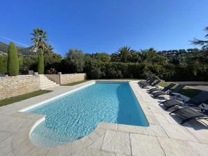 Villas VILLA LA LOUBIANE VI4428 By Riviera Holiday Homes : photos des chambres