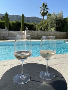 Villas VILLA LA LOUBIANE VI4428 By Riviera Holiday Homes : photos des chambres