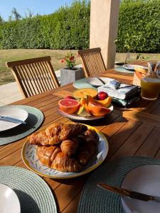 Villas VILLA LA LOUBIANE VI4428 By Riviera Holiday Homes : photos des chambres