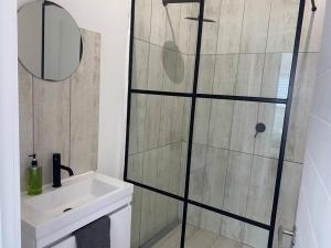 DiveLuxury - Spacious Modern House with Pool