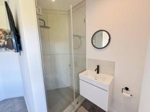 DiveLuxury - Spacious Modern House with Pool