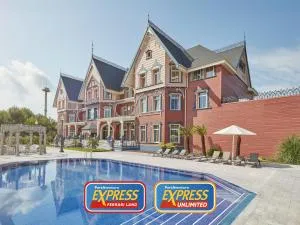 PortAventura Hotel Lucy's Mansion - Includes unlimited access & Express wristband to PortAventura Park & Ferrari Land - Salou