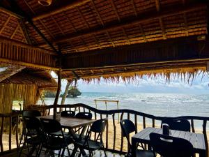 Tagosilangan Beach House