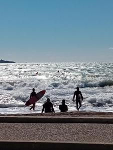 Appartement T2 avec piscine a 100 m de la plage