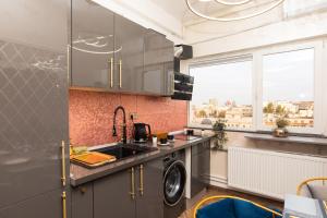 Royalty Apartment with City Views on Calea Victoriei