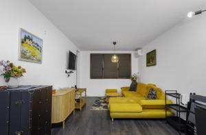 Cozy 1BD Flat Close to the City Center by Flat Mаnager - Apartamentos, Sofía