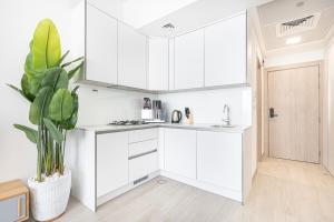 Cozy & Bright Home in the Heart of JVC