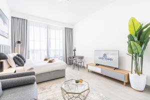 Cozy & Bright Home in the Heart of JVC