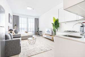 Cozy & Bright Home in the Heart of JVC