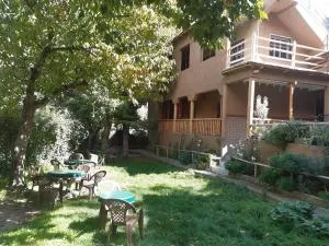 Auberge De La Vallée - Cirque Arround