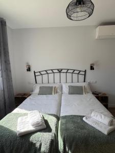 Alojamiento Rural El Petirrojo con patio jardín