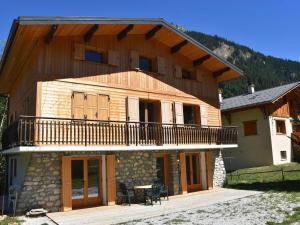 Chalets Chalet ensoleille avec balcon et poele a bois - FR-1-464-163 : photos des chambres