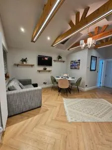 Little Cottage Oassis - Lispapple Cross Roads