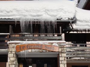 Studio rénové avec grande terrasse ensoleillée - FR-1-464-2