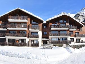 Appartements Appartement cosy et lumineux - 4 pers, balcon sud, depart skis aux pieds, proche centre et pistes - FR-1-464-93 : photos des chambres