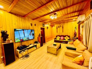 Biệt Thự Có Hồ Bơi Riêng (Villa with Private Pool)