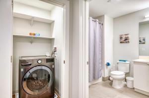 Luxury Apt Near Downtown