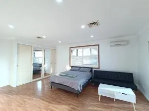 Spacious Queen Room with Private Balcony - M5 - Merrylands