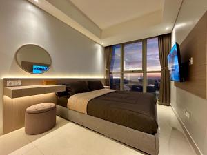 Gold Coast PIK Japandi Sunset Modern Living by stay with E