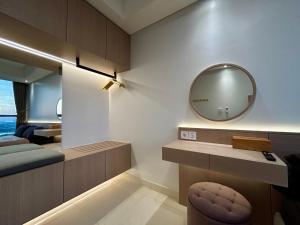 Gold Coast PIK Japandi Sunset Modern Living by stay with E