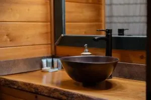 Olivers Hideaway on Fightingtown Creek - Cherry Log