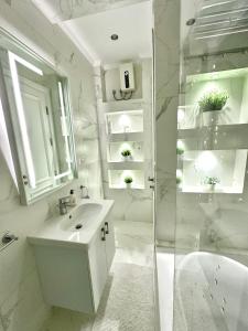 Royal LUXURY Villa with Private Heated Pool Sheikh Zayed City Cairo اجمد ڤيلا بجد في الشيخ زايد حمام سباحة خاص ساخن درجة حراره 40