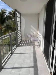 Modern spacious condo steps from the beach - 布卡拉顿