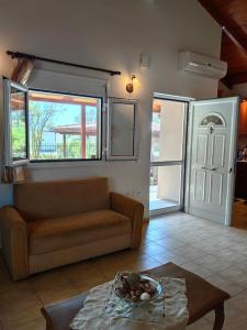 Emis House Krioneri