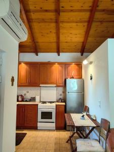 Emis House Krioneri
