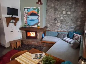 Potamolithos Suites - Melissópetra