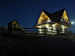 Domek na Ubocy z jacuzzi, sauną i widokiem