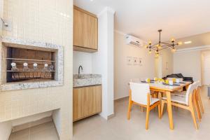 Apto 2 dormitórios na praia de Bombas - 6 pessoas