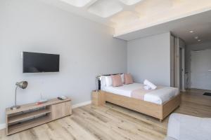 Modern Studio at 220onLoop City Views Comfort