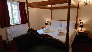 Great Trethew Hotel - Self Catering Lodges - Bar & Restaurant