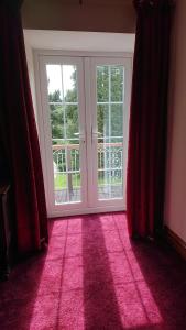 Great Trethew Hotel - Self Catering Lodges - Bar & Restaurant